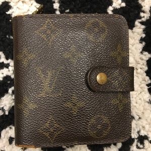 AUTHENTIC Louis Vuitton zippè wallet